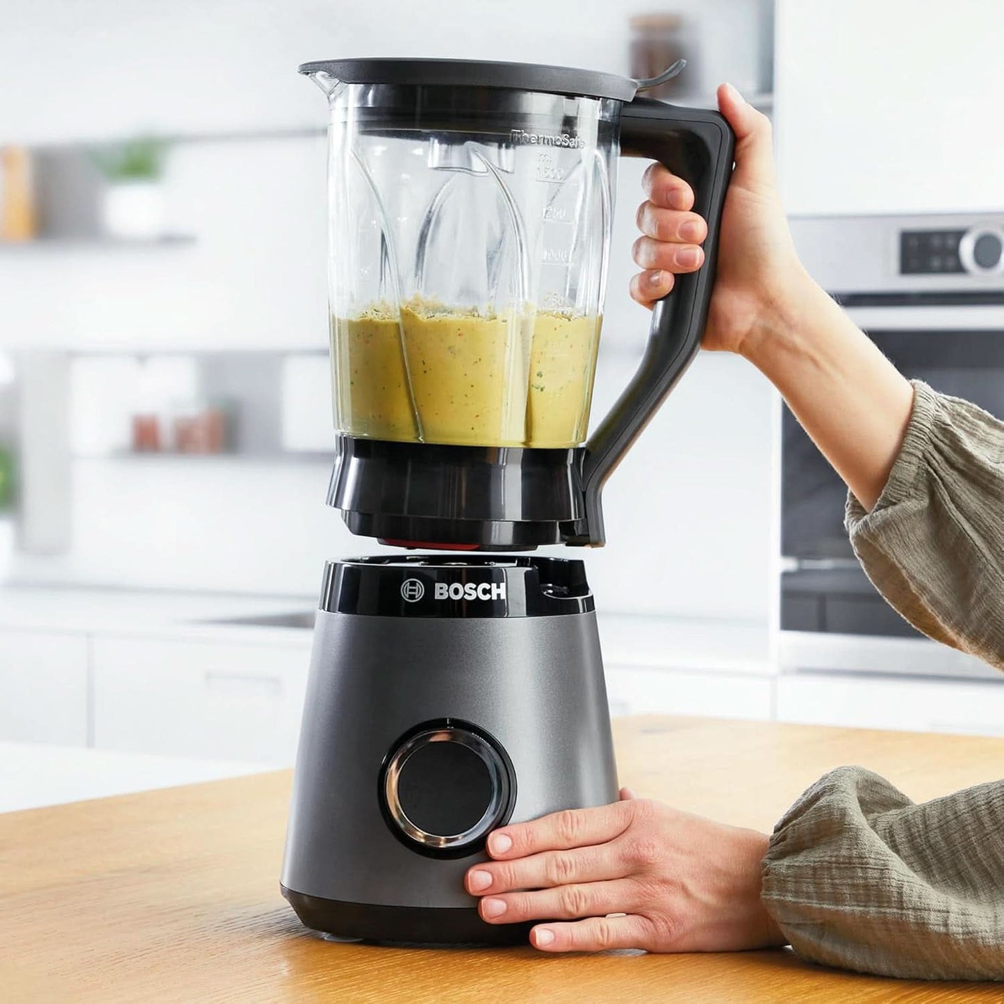 Bosch Standmixer Vitapower Serie 4 MMB6172SN, Verbesserte Version, 10 Jahre Motorgarantie, Edelstahl-Klingen, 1,5L Glasbehälter, Spülmaschinenfeste Teile, 30.000 U/Min, 1200 W, Silver Kitchen Naty Shop