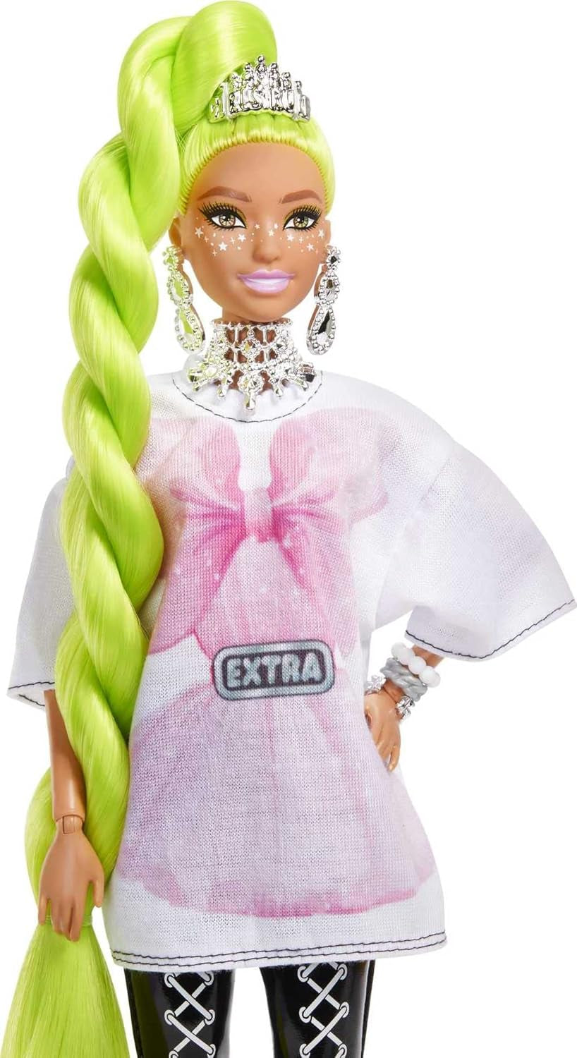 Barbie HDJ44 - Ekstra Puppe #11 i overgroßem T-shirt & Leggings med Haustier Papagei, ekstra lange neongrünes Haar & Tilbehør, Flexible Gelenke, Spielzeug Geschenk for Kinder ab 3 Jahren