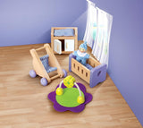 Hape babyværelse - trædukkeværelsessæt, babydukkemøbler, tilbehør til småbørn dukkehus, miniature babyværelse med gynge og tilbehør, 3 år gammelt rollespil