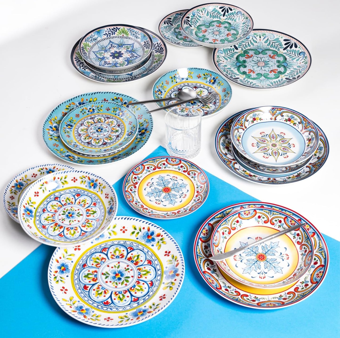 Porcelænsservice med 18 stykker, 6 forskellige sæt tallerkener, Andalusia