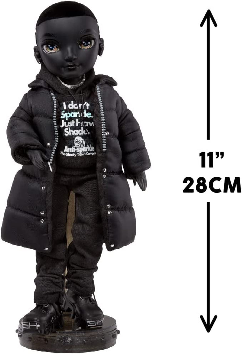 Rainbow High Shadow High - REXX McQueen - Moderigtig sort dukke med moderigtigt outfit og over 10 farverige legetilbehør - Ideel til samlere og børn i alderen 4-12 år