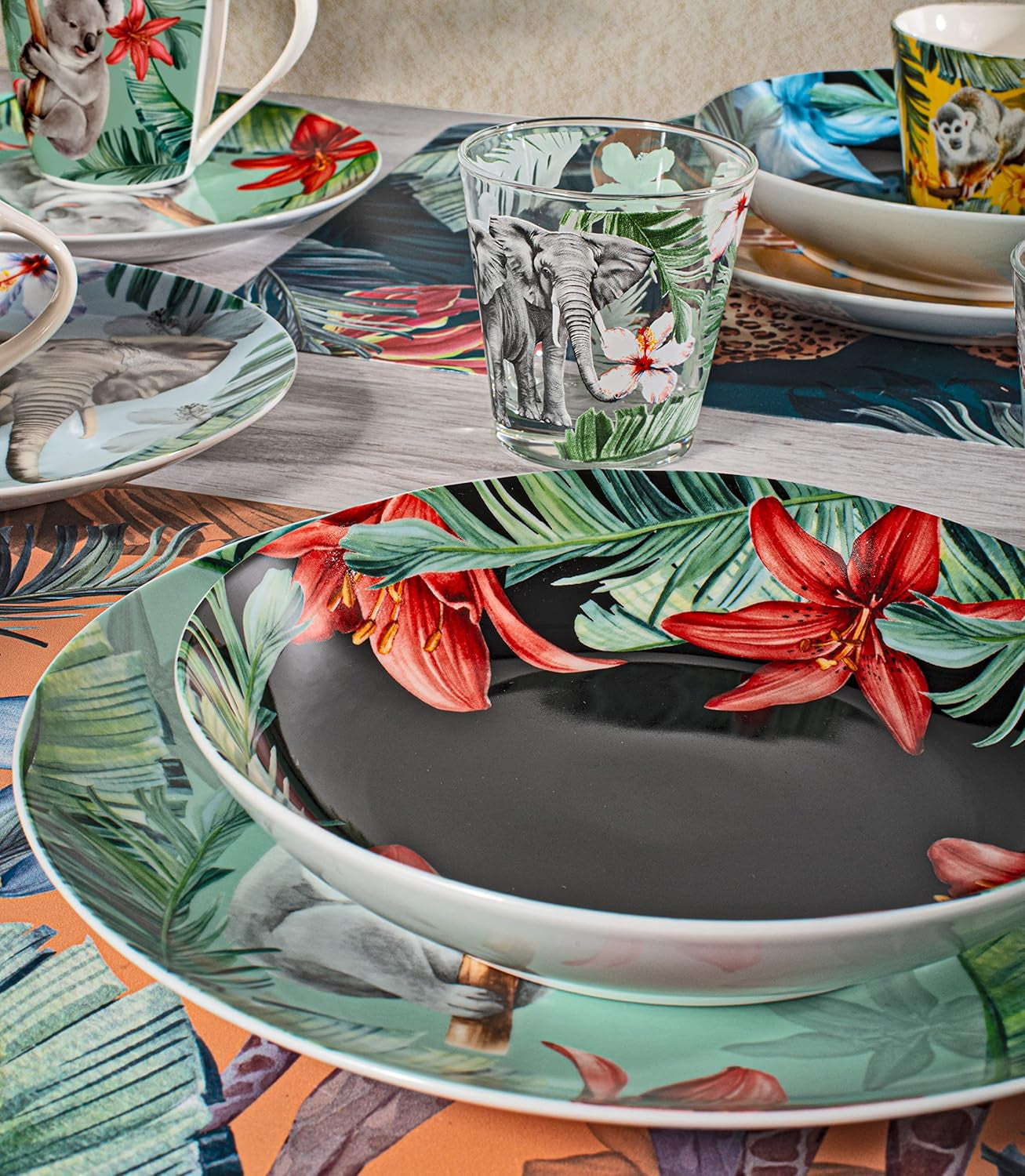 18 stykker eksotisk porcelæn Tavola Service