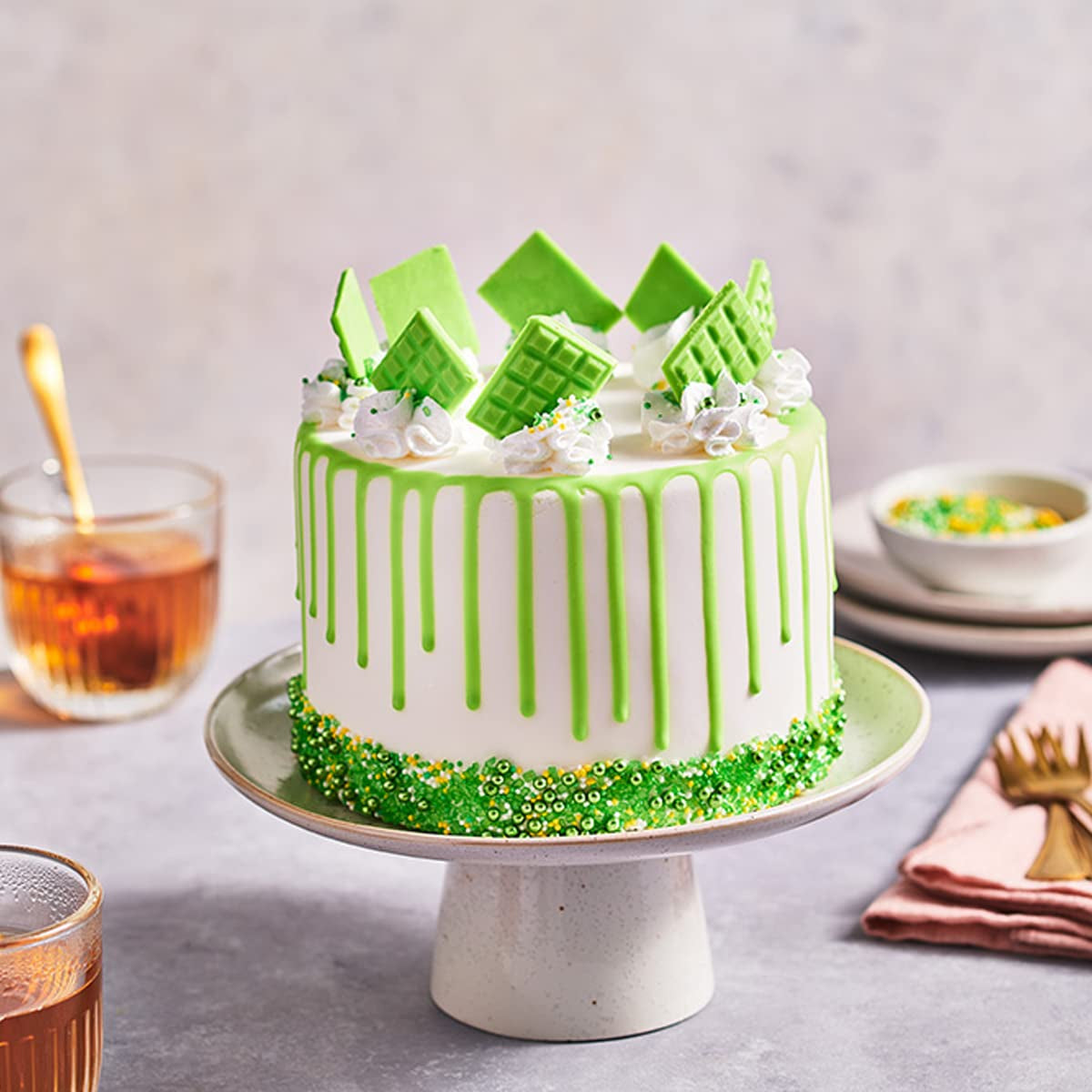 Funcakes Choco Drip Spring Green (Grün): Köstlicher Gesmack, Einfach Zu Verbenen, Perfekt Für Tropfkuchen, Drip Gesmack Nach Schokolade. Wiederverschließbare Packung 180 G. Mix til bagning og madlavning Naty Shop