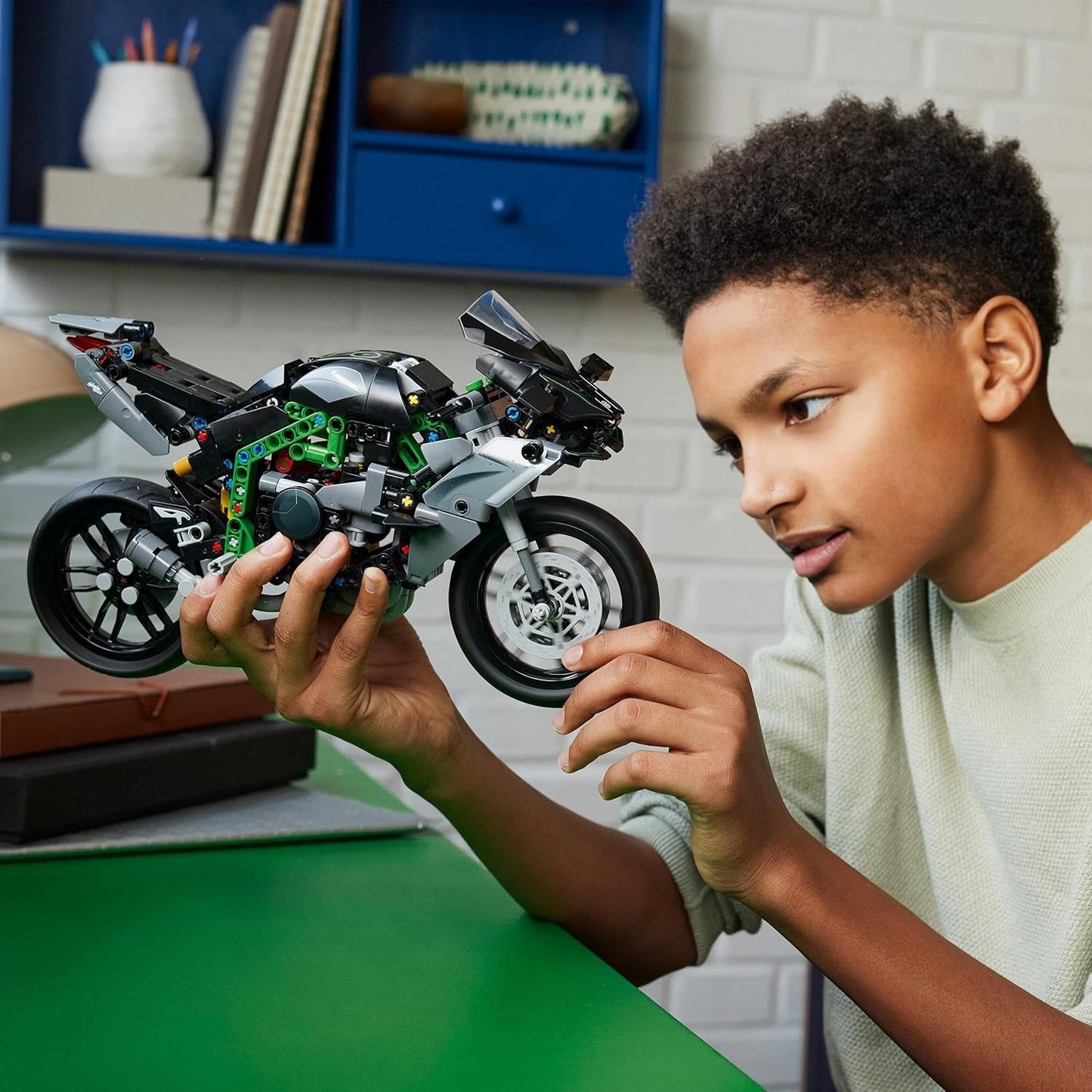LEGO Technic Kawasaki Ninja H2R Motorcykel, Børn og voksne Fødselsdagsgave, Pynt, Legetøj, Model til drenge og piger fra 10 år+ 42170 Byggesæt Besuche den LEGO-Store