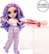 Rainbow High Junior High PJ Party Doll - Violet - 22 cm med blød jumpsuit, hjemmesko og legetilbehør - Børnelegetøj - Ideel til 4-12 år