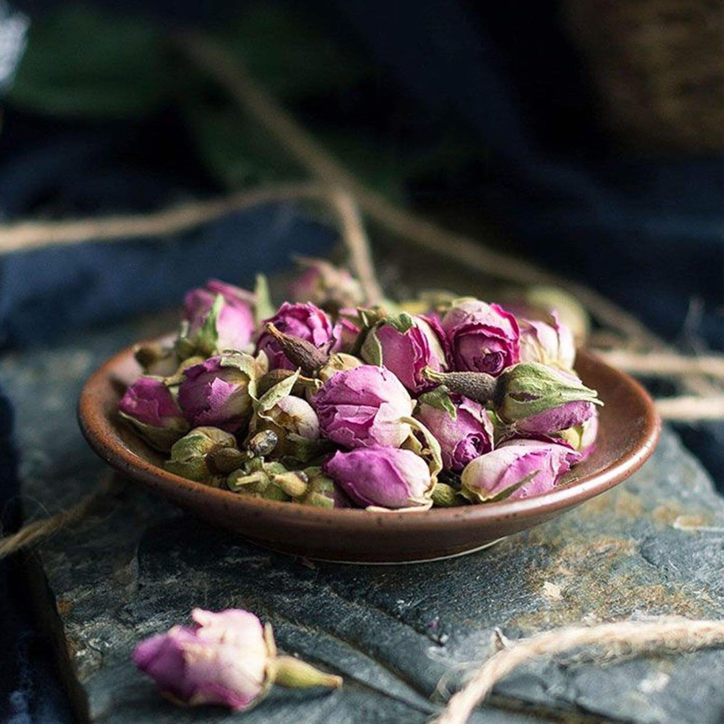 100g premium spiselige rosenknopper - tørret Atlas rosenbladsinfusion - sød og blomstret smag og aroma - 100% naturlig, ren og uden tilsætningsstoffer | Tazarin Ltd
