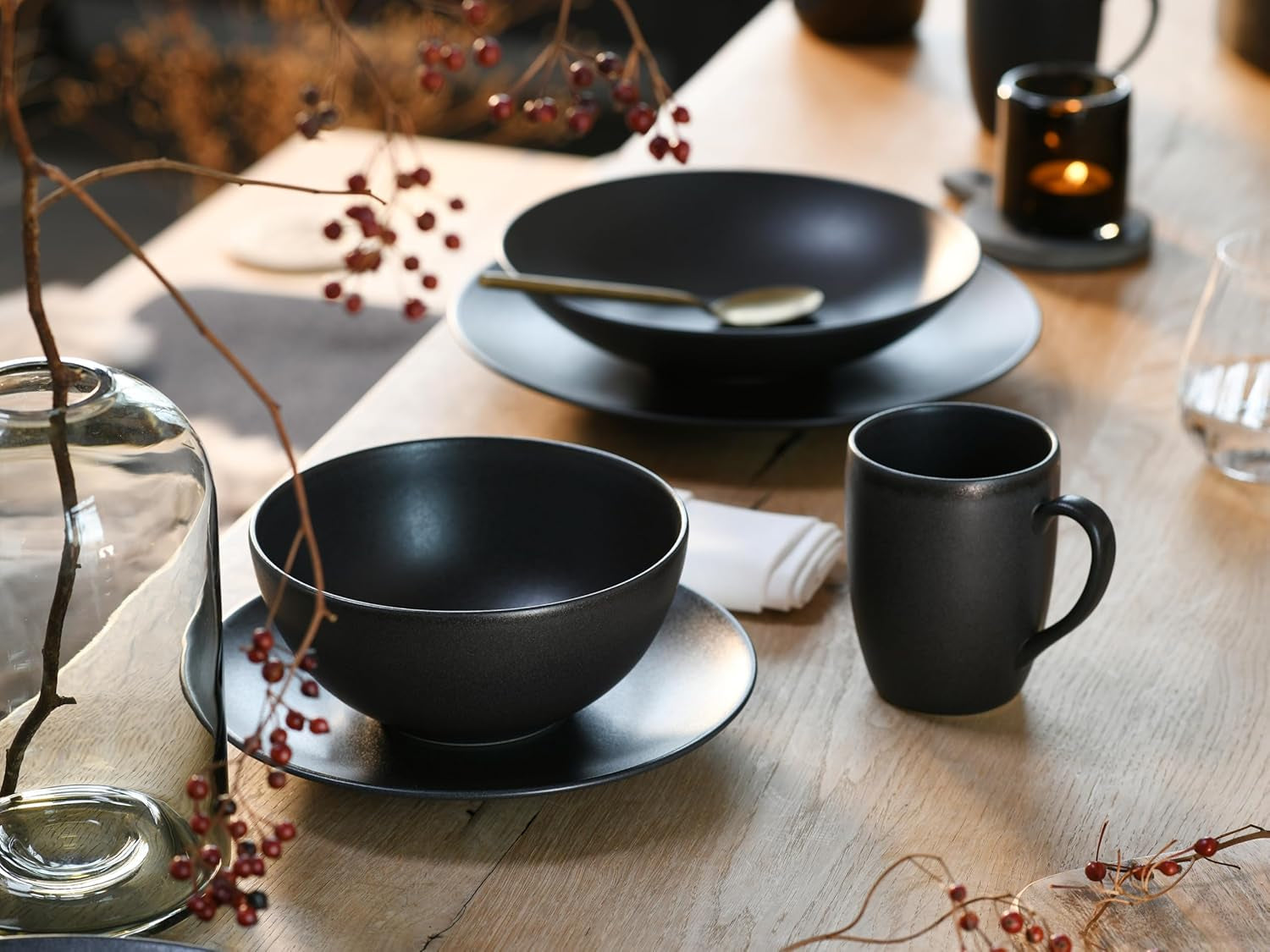 Kan skabes, 23146, SOFT TOUCH BLACK Series, 20-delt servisesæt, porcelænskombinationsservice, tåler opvaskemaskine og mikroovn, fremstillet i Portugal