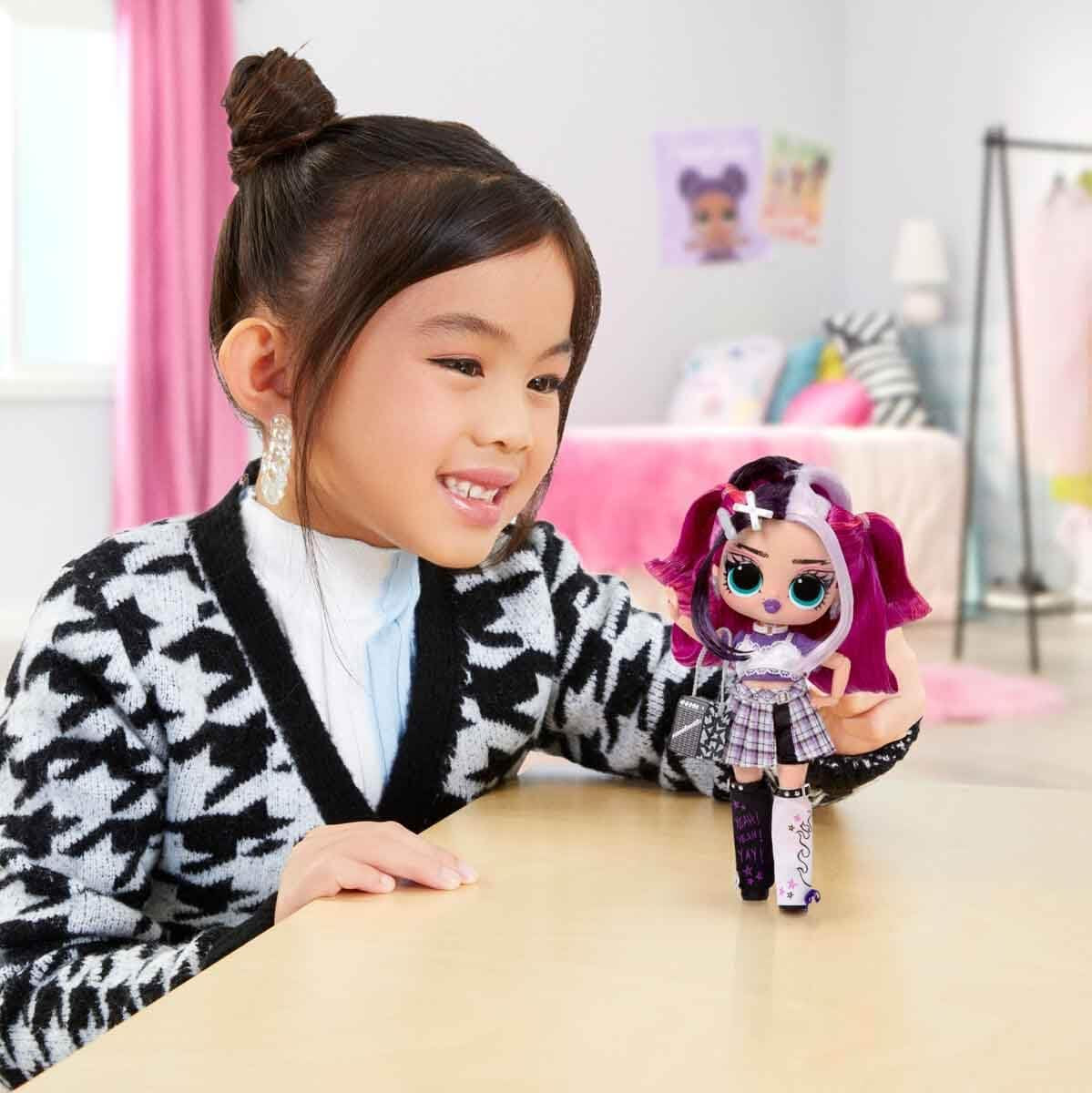 LOL overraskelse! Pre-teen Fashion Doll Series 4 - Jenny Rox - Udpakker 15 fantastiske overraskelser og tilbehør - Fantastisk gave til alderen 4 og opefter