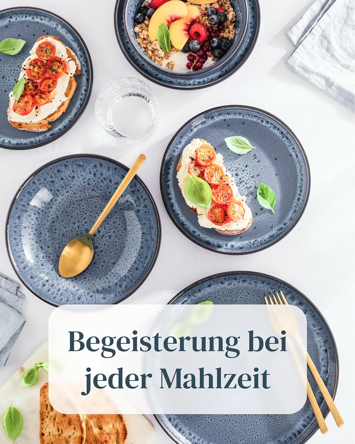 18-delt keramisk stentøjsstel til 6, Ibiza-design, TESTVINDER. Et lækkert middelhavsservicesæt af keramisk stentøj med skåle og tallerkener. Pure Living servicesæt i røgblå.