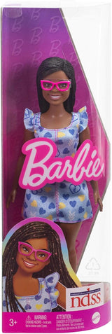 Barbie Fashionista dukke nr. 229 med Downs syndrom i en hjertemønsterkjole udviklet i samarbejde med National Down Syndrome Society, HYK14