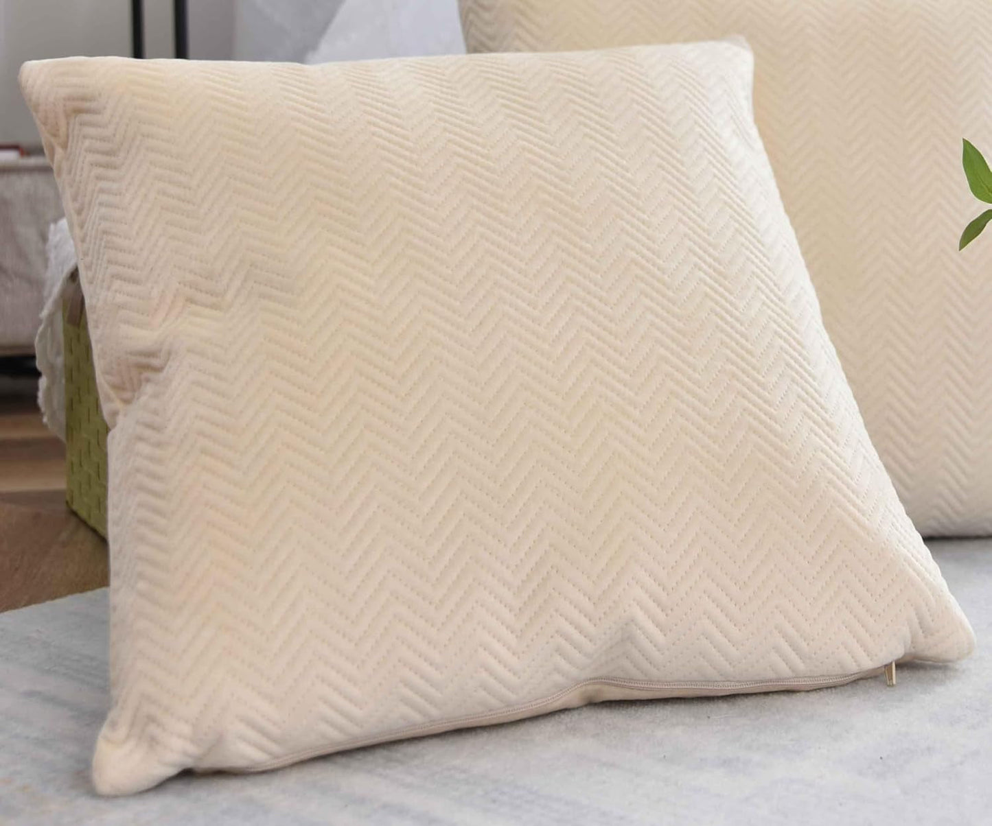 Gardinæske Pude Pyntepude Lxb 45X45 Cm Grøn Jacquard "Greta" Med Sildebensdesign Let vedligeholdt lynlåslukning 320G Blødt fyld - Assorterede farver, 2023510 Rejsepuder Naty Shop Cream