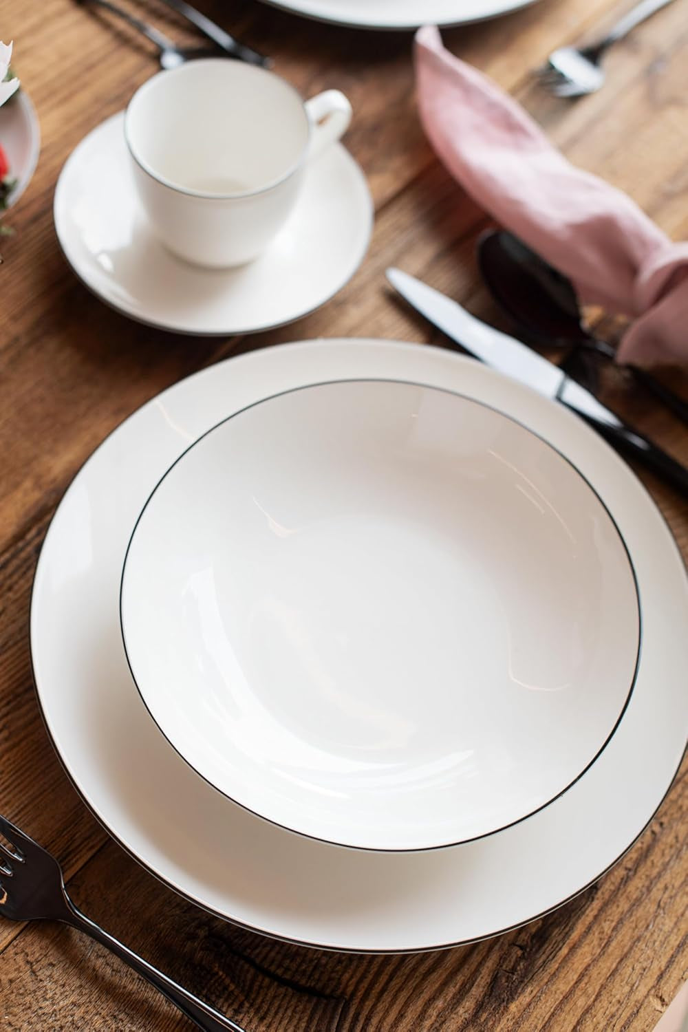 MÄSER Felise serie, elegant kaffestel til 6, tidløs, sort kant, porcelæn, hvid