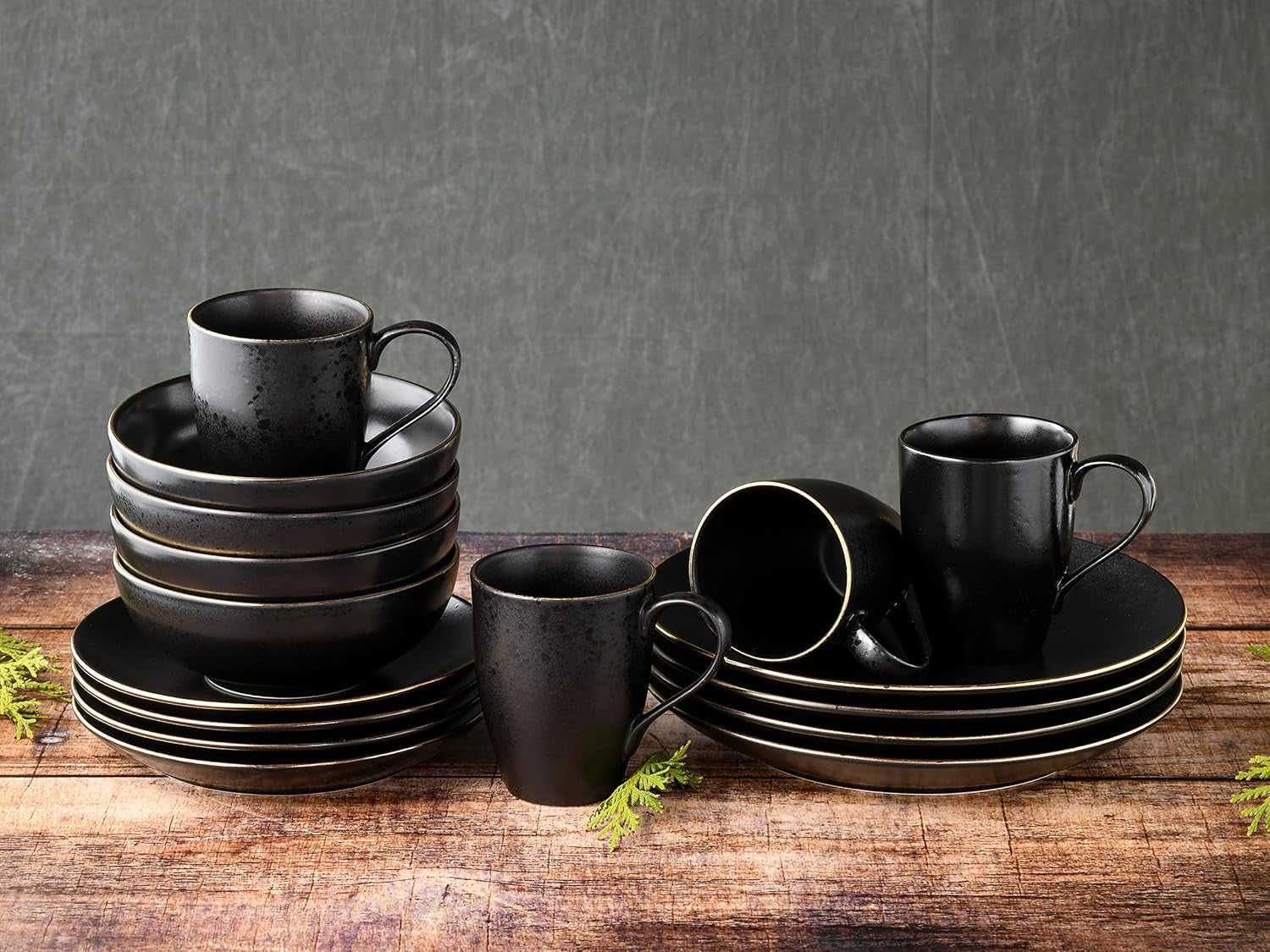 CreaTable, 22699, Industrial Gold BLACK Series, 16-delt porcelænssæt til 4, Porcelæn Combo Service, Tåler opvaskemaskine og mikroovn, Kvalitetsfremstilling