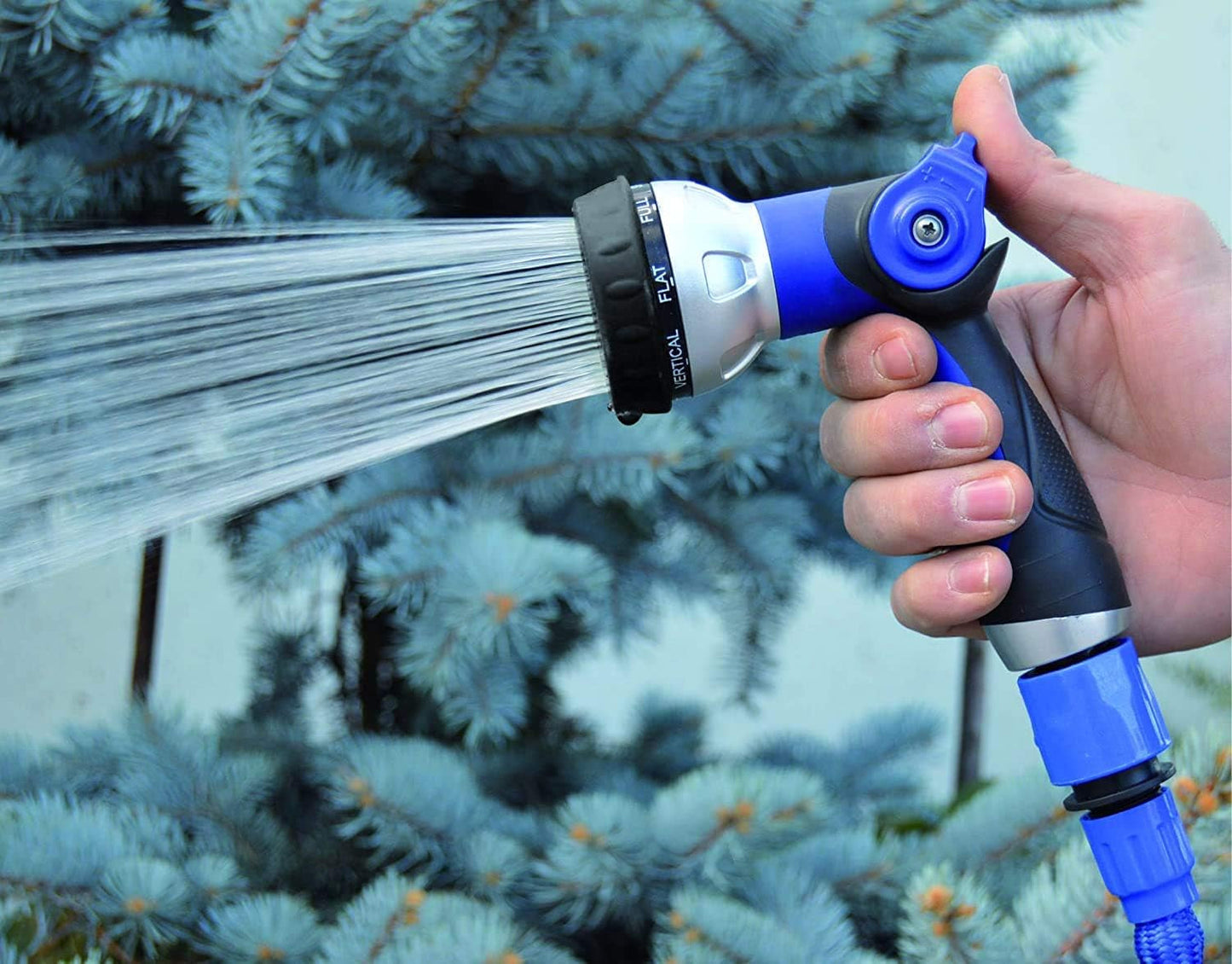 590078 – Spiralslangesæt, blå, 15 meter (diameter 9 mm) + multifunktionspistol med 8 dyser + automatisk indvendigt gevind med ¾-½ adapter + 2 lynkoblinger + hængende beslag