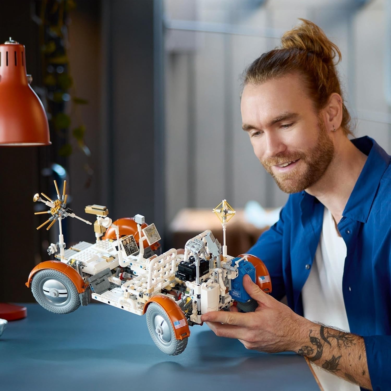 LEGO Technic NASA Apollo Lunar Roving Vehicle (LRV), Lunar Rover-model for voksne, rumsamlerobjekt for videnskabsentusiaster, byggelegetøj, rumfartøjsmodel 42182 byggesæt Besuche den LEGO-Store