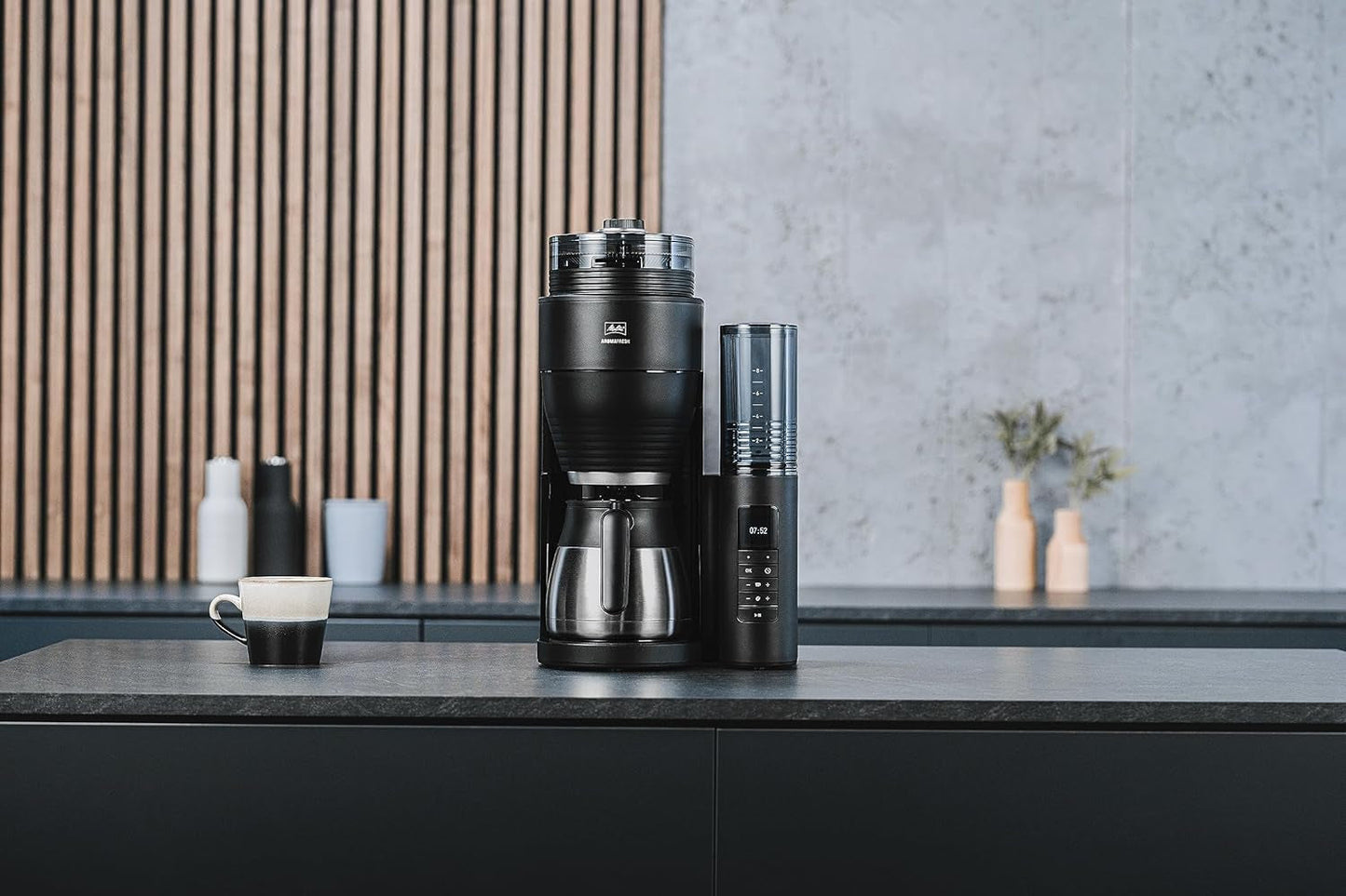 Melitta AromaFresh Therm Pro X - Espressomaskine med filter, integreret kværn, aftagelig vandtank, termokande i rustfrit stål og timerfunktion, til op til 8 kopper kaffe, sort/sølv