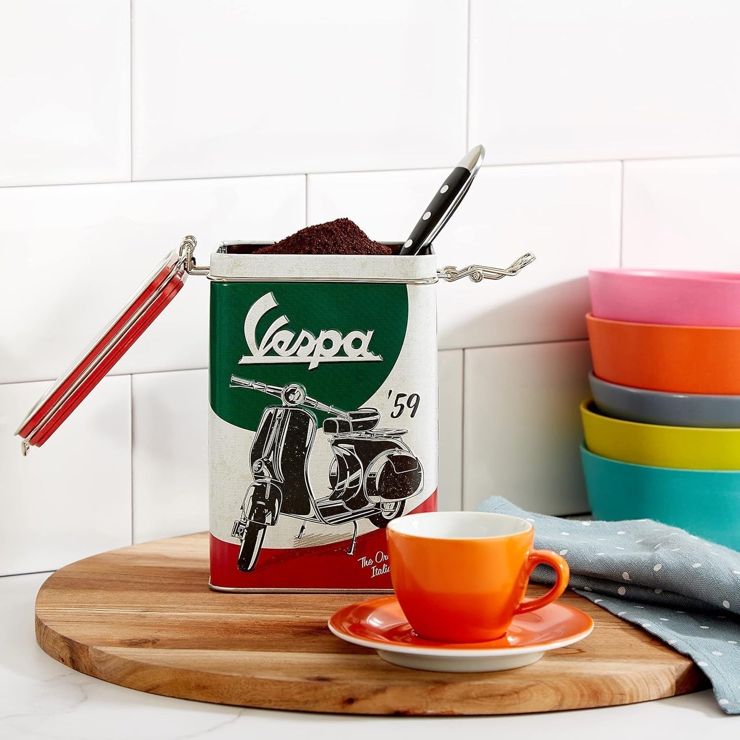 Nostalgic-Art Retro Kaffeboks, 1,3 L, Vespa - Italiensk Klassisk - Gaveidé til Scooter-fans, Originalt Licenseret Produkt (OLP), Vintage Design Workshop Decoration, Vintage Design Workshop Decoration Food Opbevaringsbokse Naty Shop