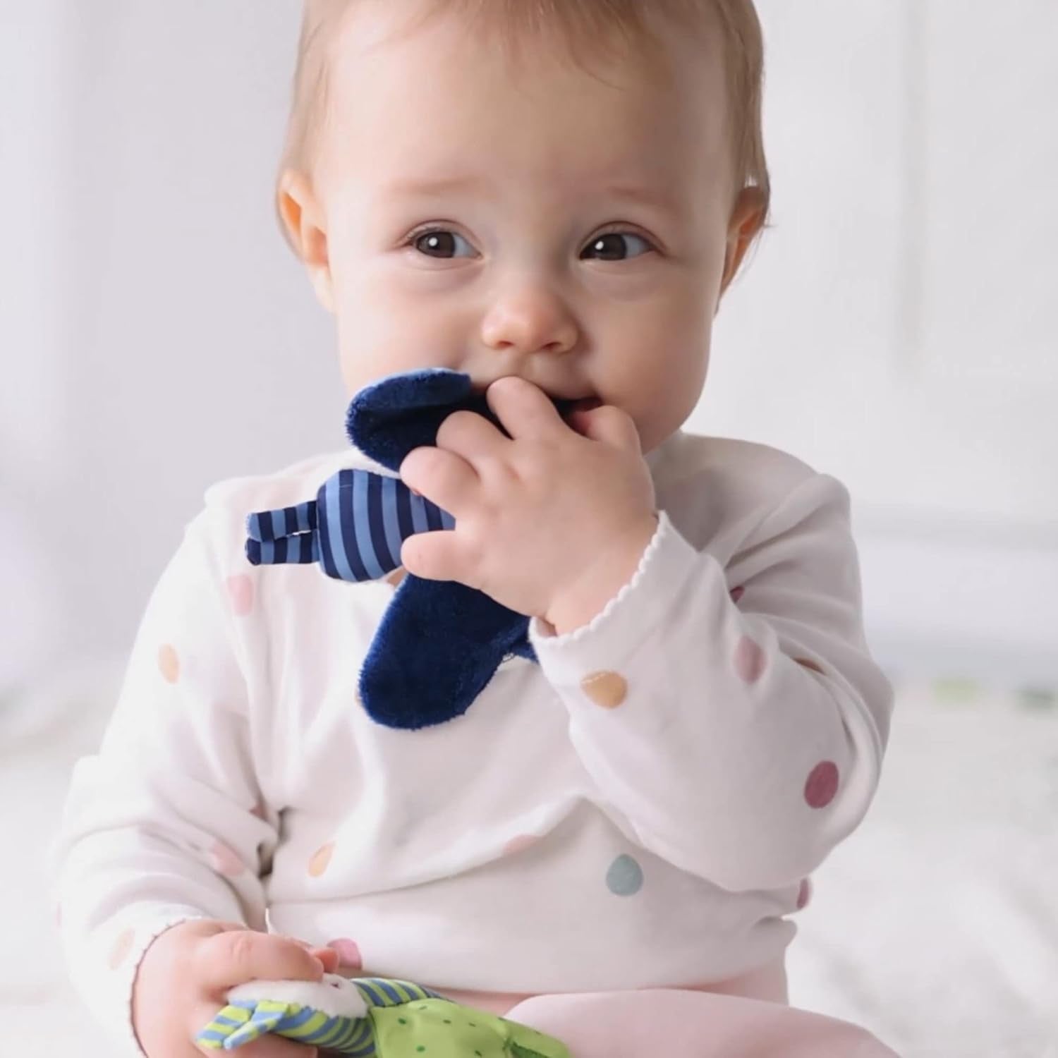 Fehn knitrende søstjerne - babylegetøj til at gribe og lege & knitrende legetøj til babyer og småbørn fra 0+ måneder & SIGIKID 41179 sommerfuglgreb legetøj rød grønne stjerner Babylegetøj Naty Shop