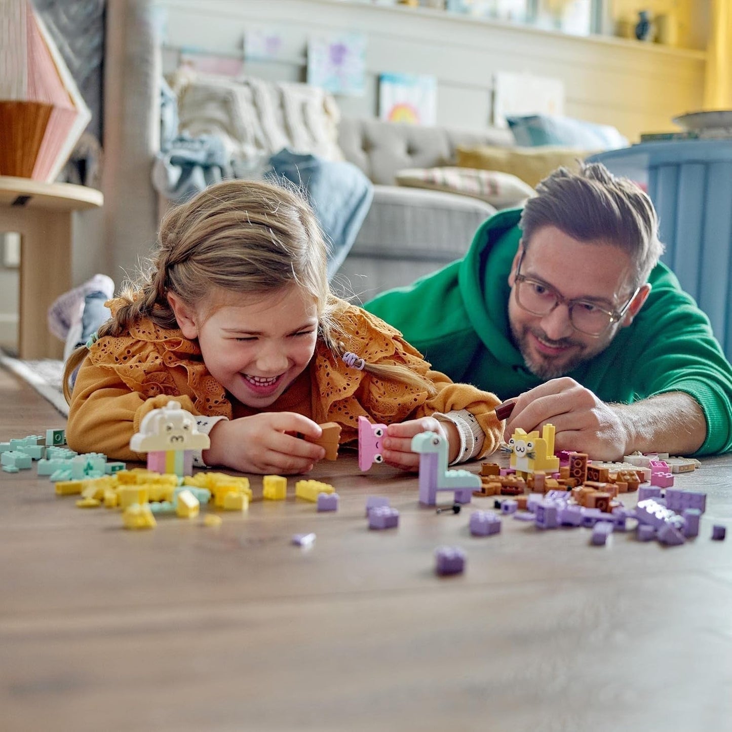 LEGO 11028 Classic Pastel Kreativt byggesæt Murstenskasse, byggelegetøj til piger og drenge fra 5 år og opefter med modeller; is, dinosaur, kat og mere Byggesæt Besuche den LEGO-Store