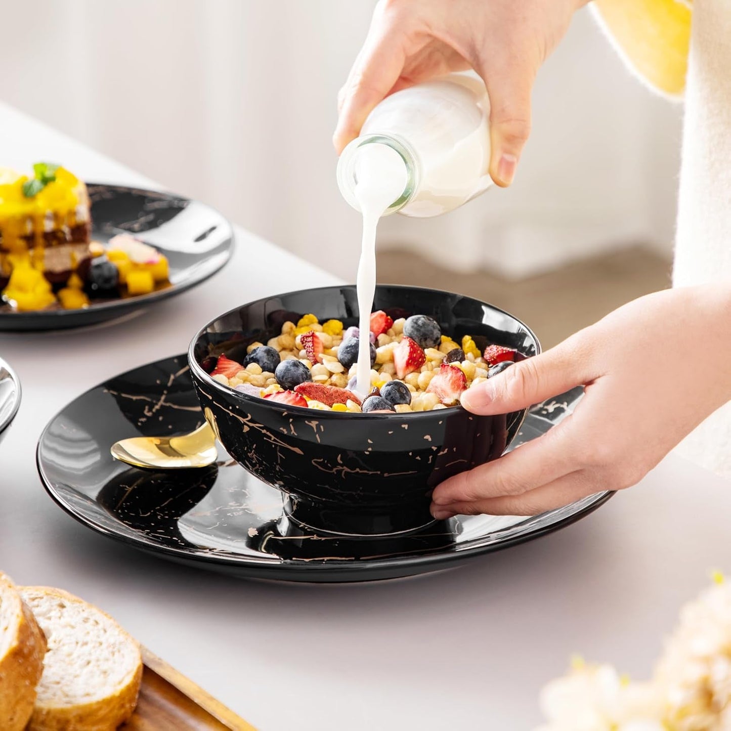 LOVECASA Daphne Series Porcelænsservisesæt SWEET 24-delt kombinationssæt Gulddesign Middagstallerkener Desserttallerkener Korn skåle og middagstallerkener til 6