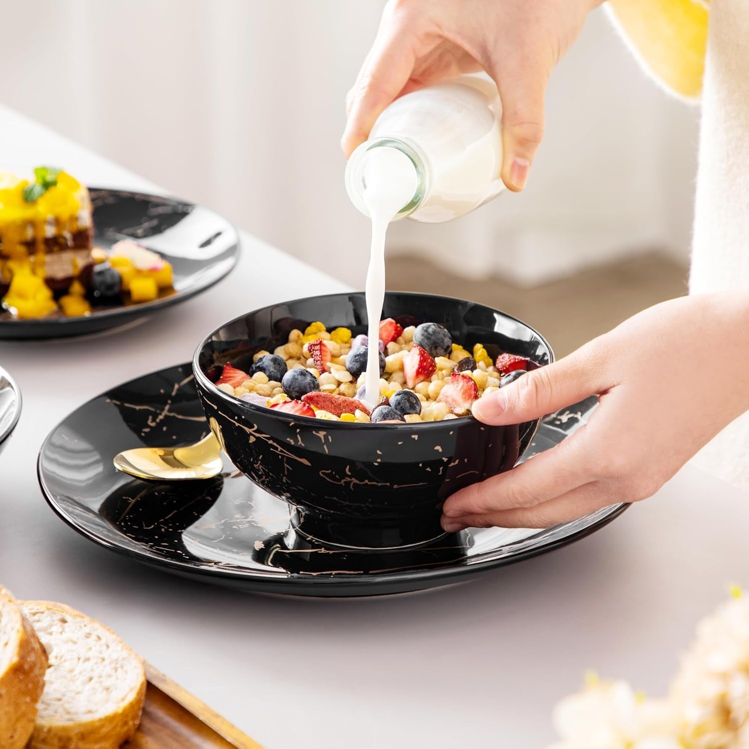 LOVECASA Daphne Series Porcelænsservisesæt SWEET 24-delt kombinationssæt Gulddesign Middagstallerkener Desserttallerkener Korn skåle og middagstallerkener til 6