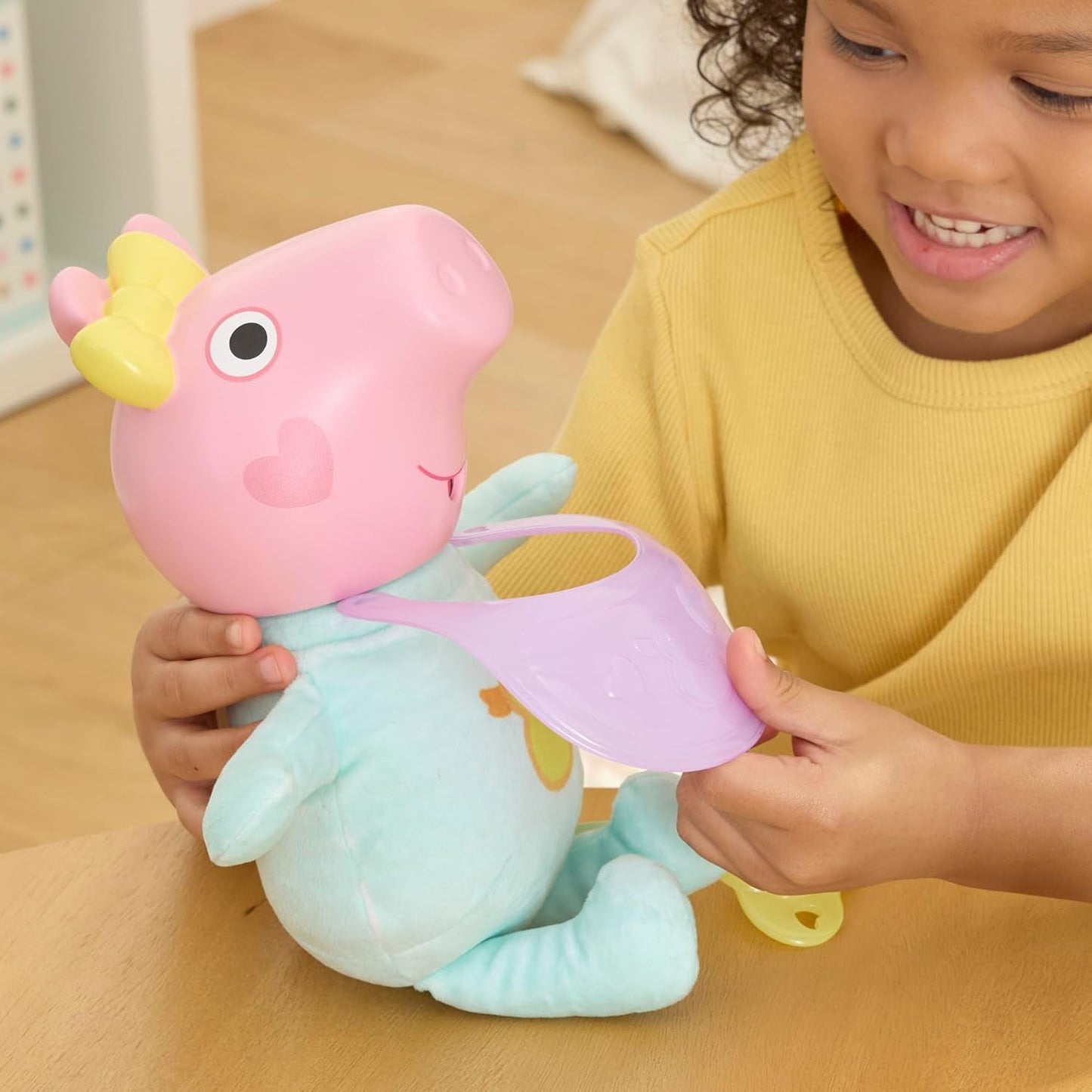 Peppa Pig 28 cm Evie Interactive Doll med 20 lyde og mange funktioner, legetøjssæt til børn fra 3 år og opefter