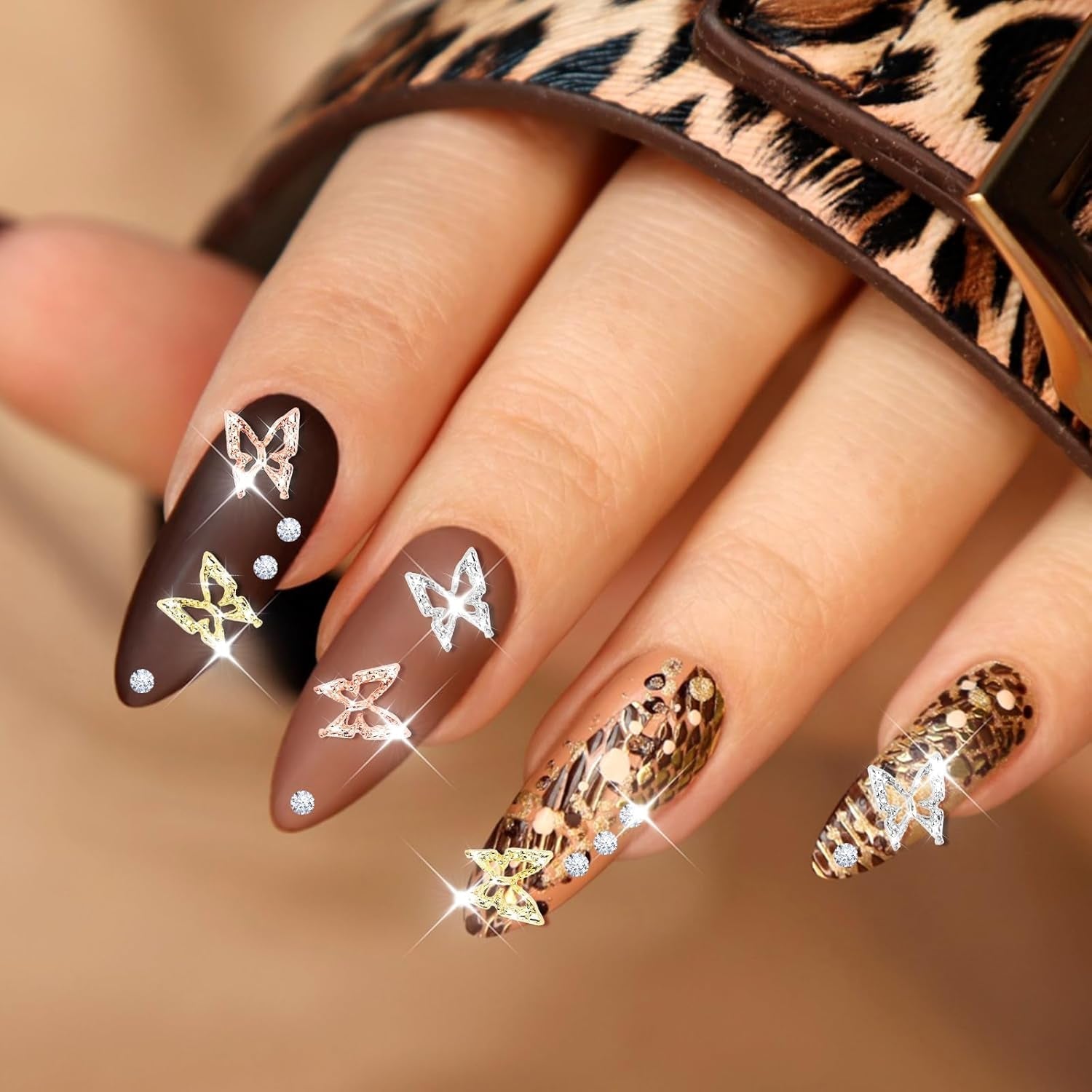 80 stk 3D Butterfly Nail Charms Legering Sommerfugl Guld Sølv Glitter Negle Art Decorations Negle Smykker Tilbehør DIY Manicure til kvinder