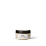 Maria Nila Colour Refresh 300 ml - En nærende farvebombe indeholdende midlertidige farvepigmenter, der hurtigt genopfrisker hårfarven. 100% vegansk. Ingen sulfater og ingen parabener. Hårfarve Naty Shop Sand