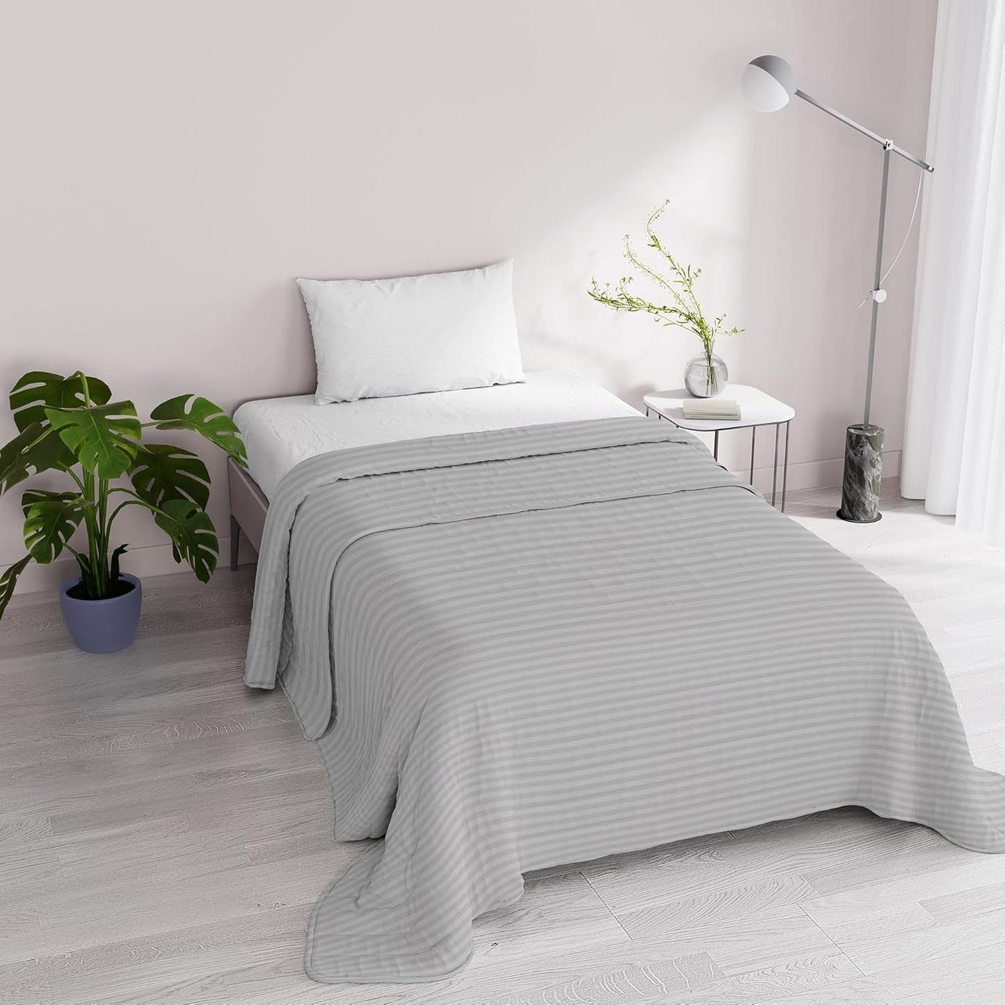Sommerdyne Satinstriber, polyester, creme, 260X250 Cm Dyner og dyner Naty Shop Lysegrå 170X250 Cm