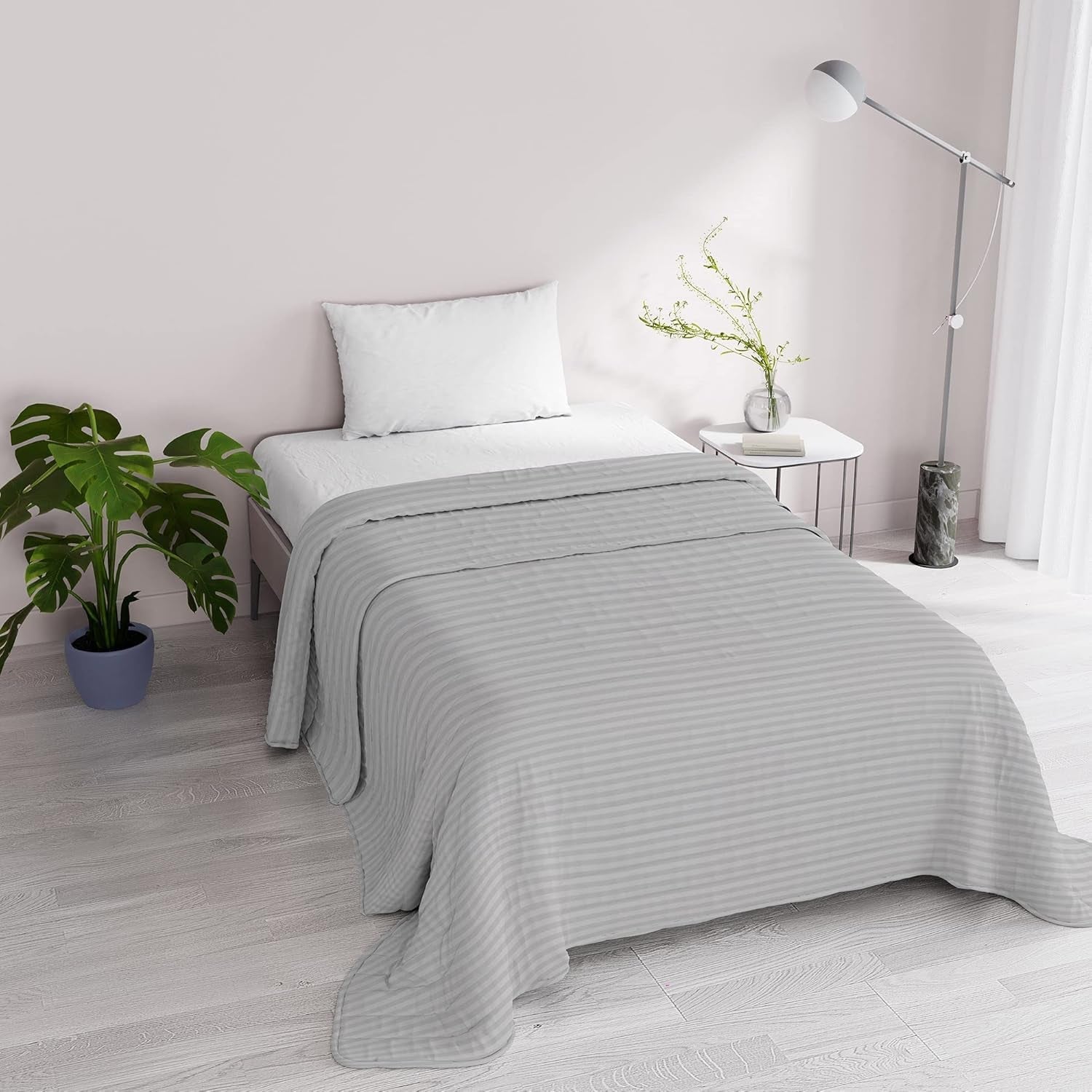 Sommerdyne Satinstriber, polyester, creme, 260X250 Cm Dyner og dyner Naty Shop Lysegrå 170X250 Cm