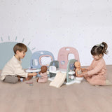Smoby - Babypleje Dukke børnehave - Dukke legecenter Børnehave + Børnehave Dagligdagen - Sammenfoldelig legeplads med 360° rotation - 6 tilbehør - Lavet af 90% genbrugsmateriale i Frankrig, fra 3 år