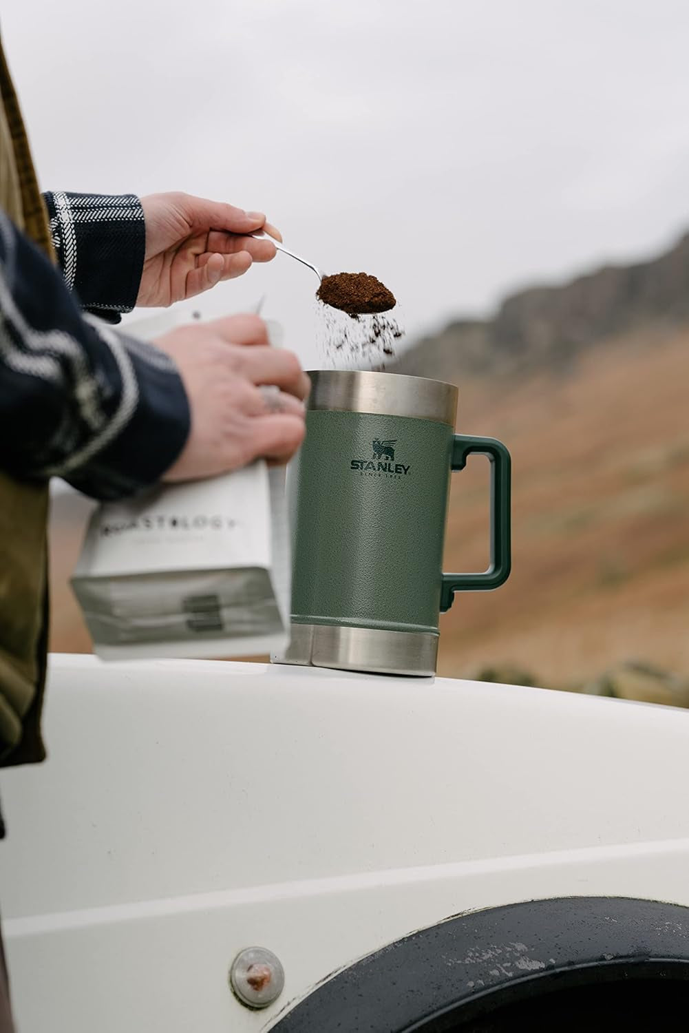 STANLEY Classic Stay Hot Coffee Press 1,4L Hammertone Green - Holder kaffen varm i 4 timer - Minimalt bundfald - Integreret kaffepresse i rustfrit stål - BPA fri - Tåler opvaskemaskine