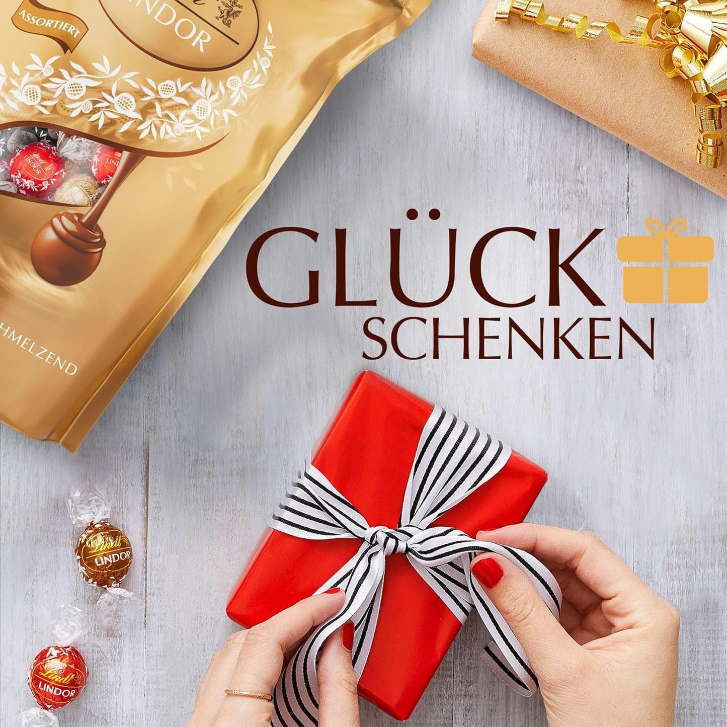 Klassisk sortiment af Lindt chokoladekugler LINDOR | ca. 80 kugler chokolade (mælk, hvid, mørk 60%, hasselnød) | Bulkpakke, 1 kg