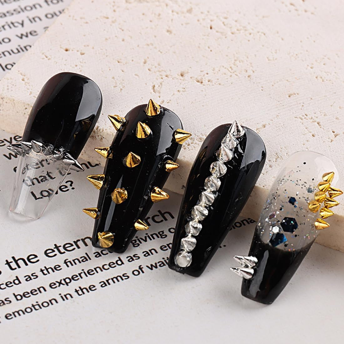 Mini Metall Nieten Punk Nail Charms Guld Silber Strasssteine ​​Nägel Charm Kegel Spikes Nagelschmuck Glitzersteine ​​Nail Art Studs Nagel Steine ​​Legierung Nagelanhänger Rhinestones Nageldesign Zubehör