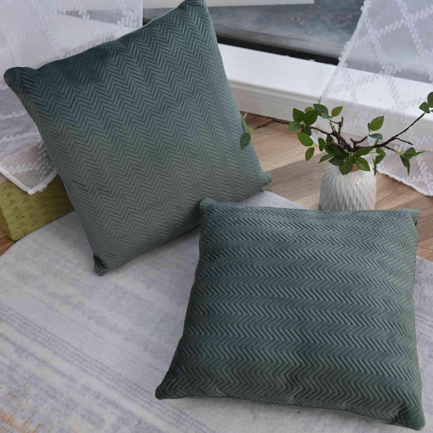Gardinbokspude Pyntepude Lxb 45X45 Cm Grøn Jacquard "Greta" med sildebensdesign Let vedligeholdende lynlåslukning Blødt fyld 320G - Forskellige farver, 2023510 Rejsepuder Naty Shop