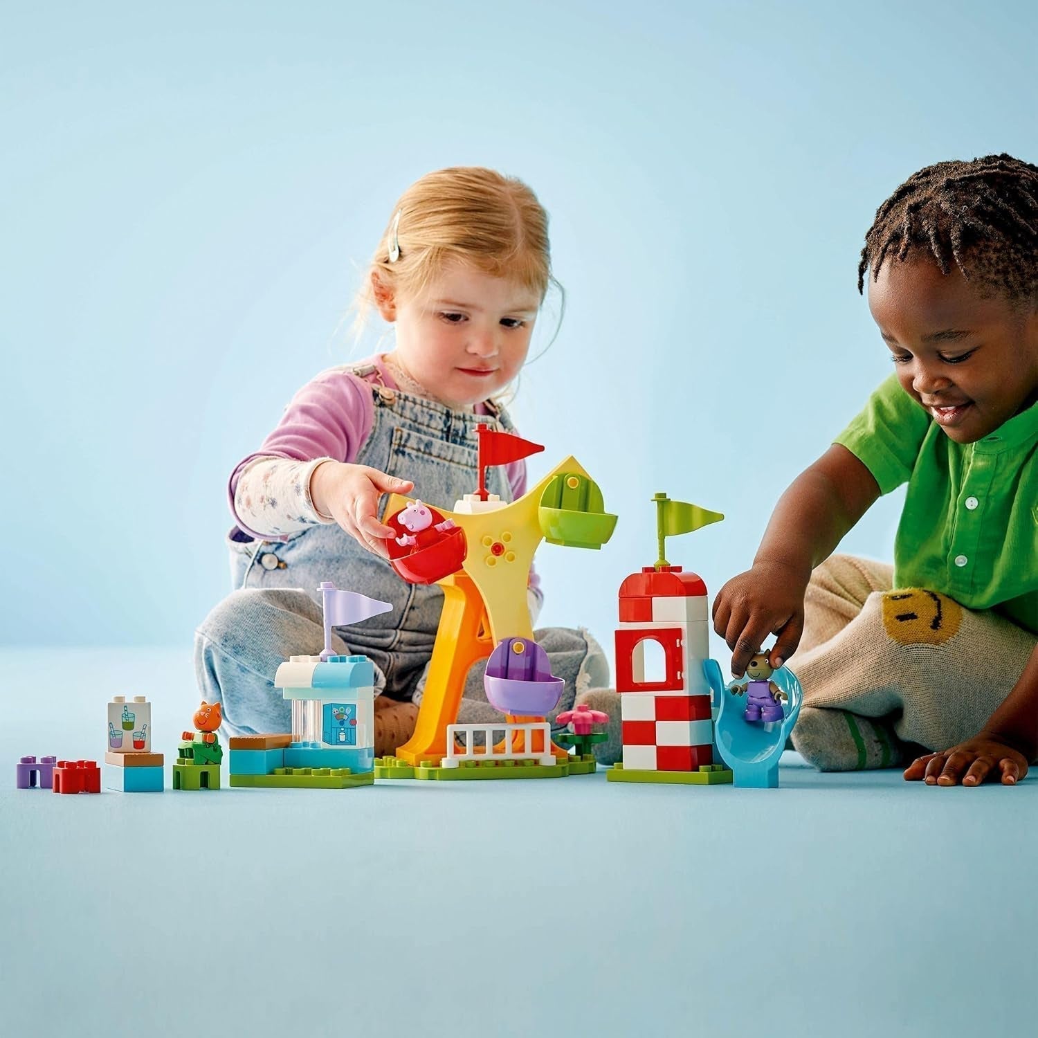 LEGO DUPLO Peppa Wutz Fairground - Børnelegetøj og motorisk legetøj for 2+ år - Førskolespil med stort hjul, rutsjebane og 3 figurer inklusive Mollie Kitty og Klausi Kläff - Gave til børn 10453 Byggesæt Besuche den LEGO-Store