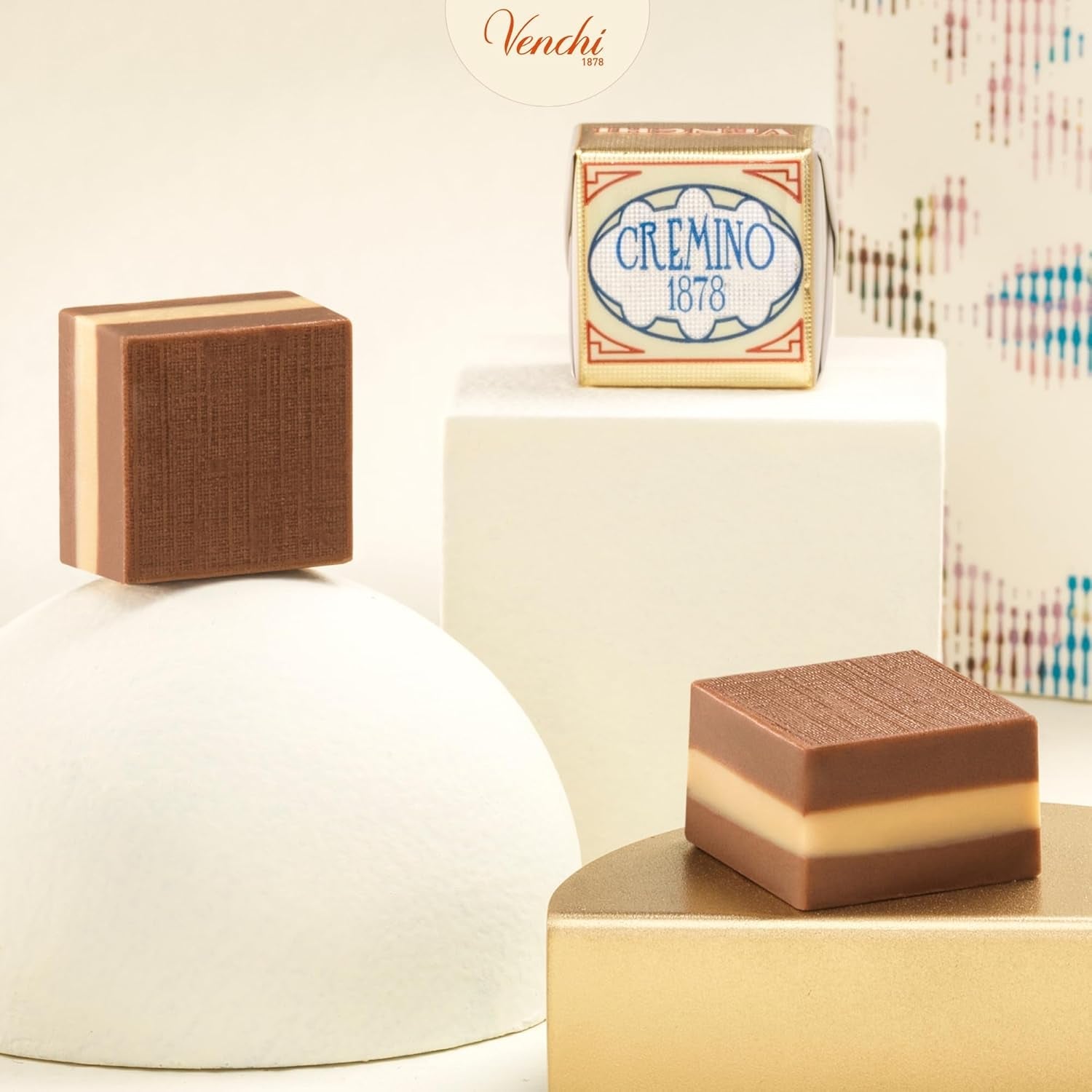 Venchi - Cremini 1878 - Tre-lags chokolade med gianduja med mælk og mandelmasse, "Piemontese Hasselnuts BGB", 1 kg, glutenfri, uden farvestoffer og uden konserveringsmidler
