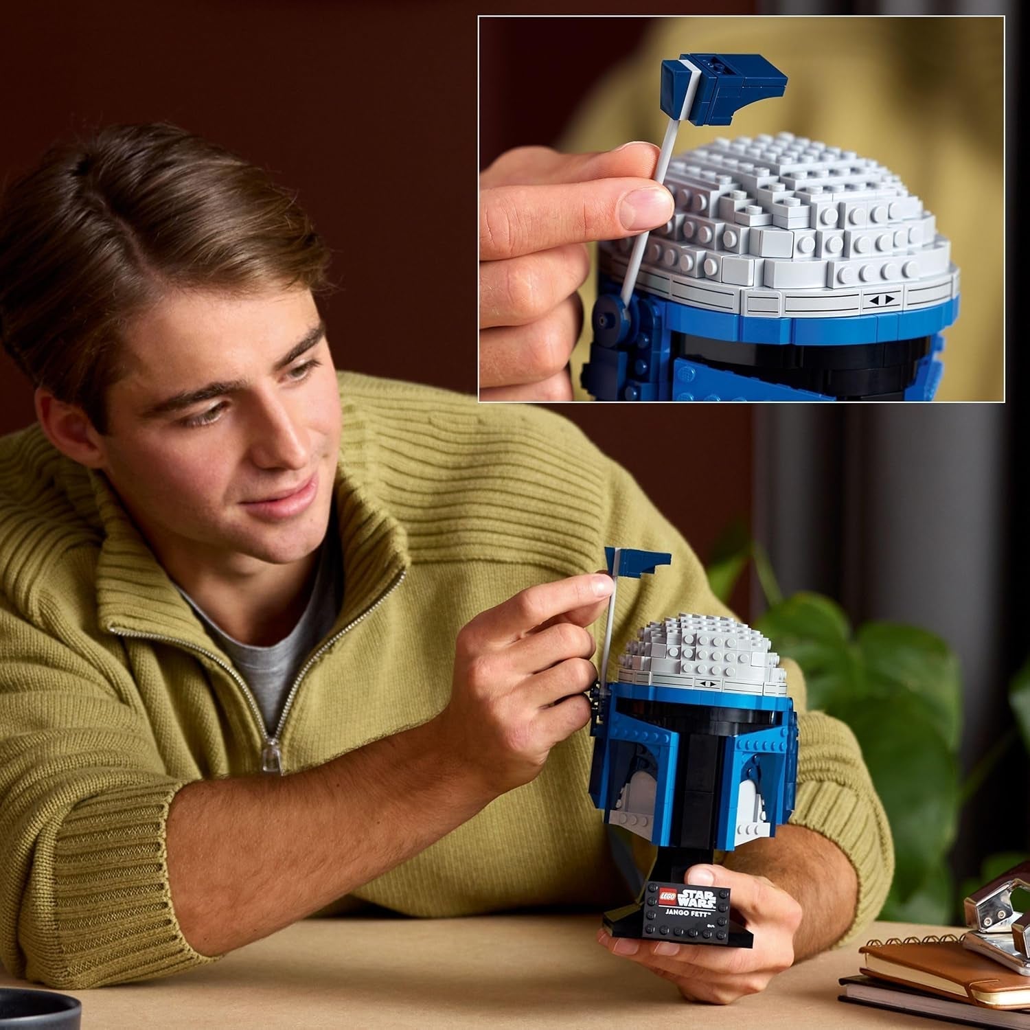 LEGO Star Wars 75408 Jango Fett-hjelm - Mandalorian-byggesæt til voksne - Model med stativ, navneplade og justerbar antenne - Gave til Attack of the Clones Fans Byggesæt Besuche den LEGO-Store