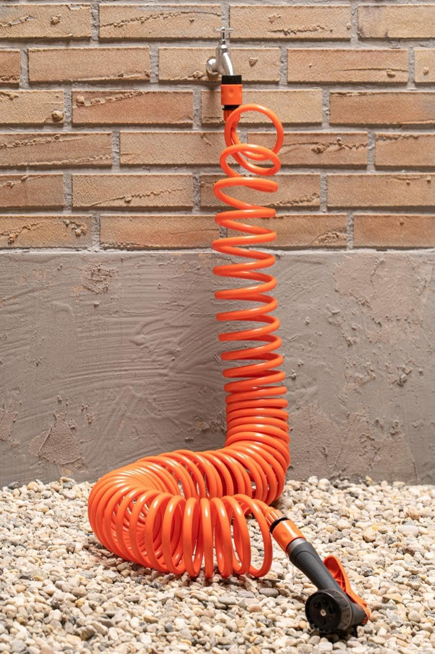 BLACK+DECKER Oprullet slange 15M - Haveslange inklusive havesprøjte og 1/2" fittings - Plast - Orange/Sort