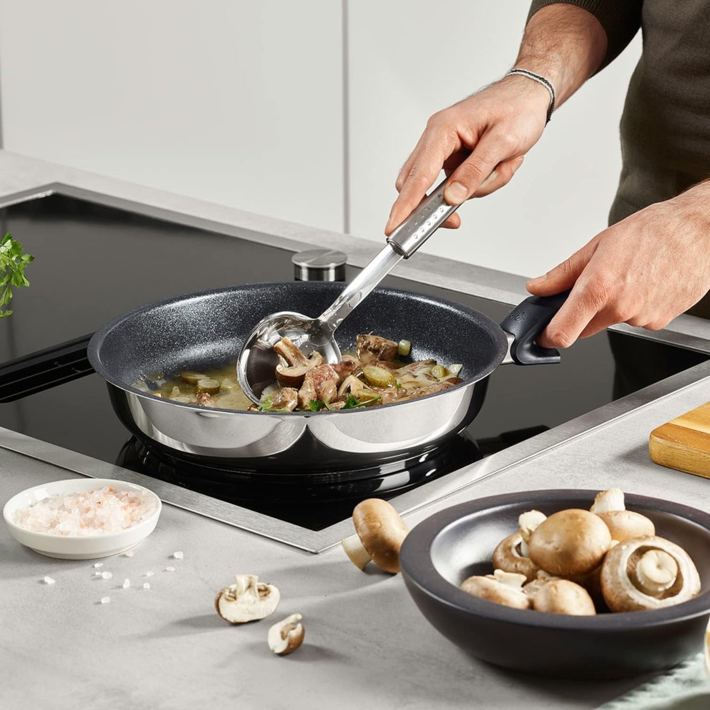Fissler Adamant Premium, rustfri stålpande, non-stick, ridsefast - Induktionsgryder og pander Naty Shop