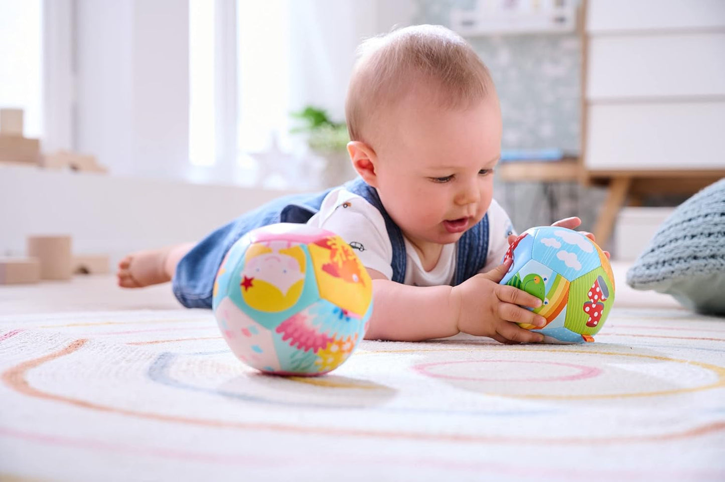 HABA Babyball Rainbow World - Blød bold fra 6 måneder med farverige vejrmotiver, Ø 11 cm, perfekt til først at fange og lege med bolden - 1306318001 Jucarii Bebe Naty Shop