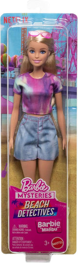 Barbie Mysteries: Malibu Beach Detectives dukke med signaturoutfit og tilbehør, inklusive solbriller, JFV63