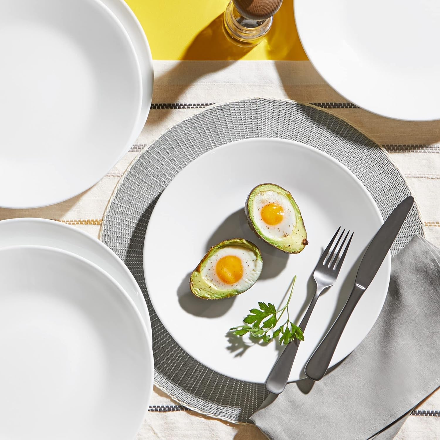 Winter Frost porcelænssæt til 4, 12 stykker, Premium Ultra-Durable Vitrelle™ glasstel, tåler opvaskemaskine, tåler mikroovn og mikroovn, festligt vinterdesign