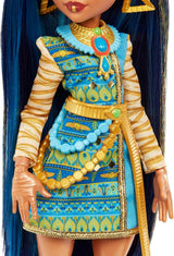 Monster High Cleo de Nile Puppe, Mummie Modepuppe, Königliches Outfit, Killerstiefel, Pyramidenrygsæk, Tilbehør, für Kinder ab 4 Jahren, HHK54