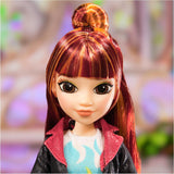 Unicorn Academy Valentina Doll - den originale dukke fra den populære Netflix-serie, er 24 cm høj og har 5 tilbehør til fantasifuldt rollespil, til børn fra 4 år og opefter