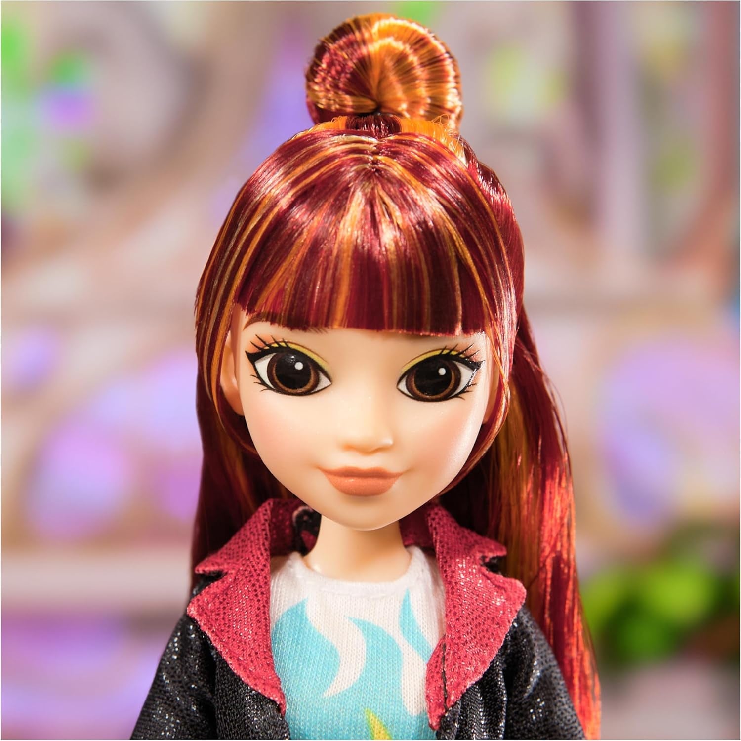Unicorn Academy Valentina Doll - den originale dukke fra den populære Netflix-serie, er 24 cm høj og har 5 tilbehør til fantasifuldt rollespil, til børn fra 4 år og opefter