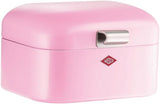 Wesco Mini Grandy brødbeholder i pink, pulverlakeret stålplade, ventilationshuller og robuste håndtag til opbevaring af madkasser Naty Shop Pink