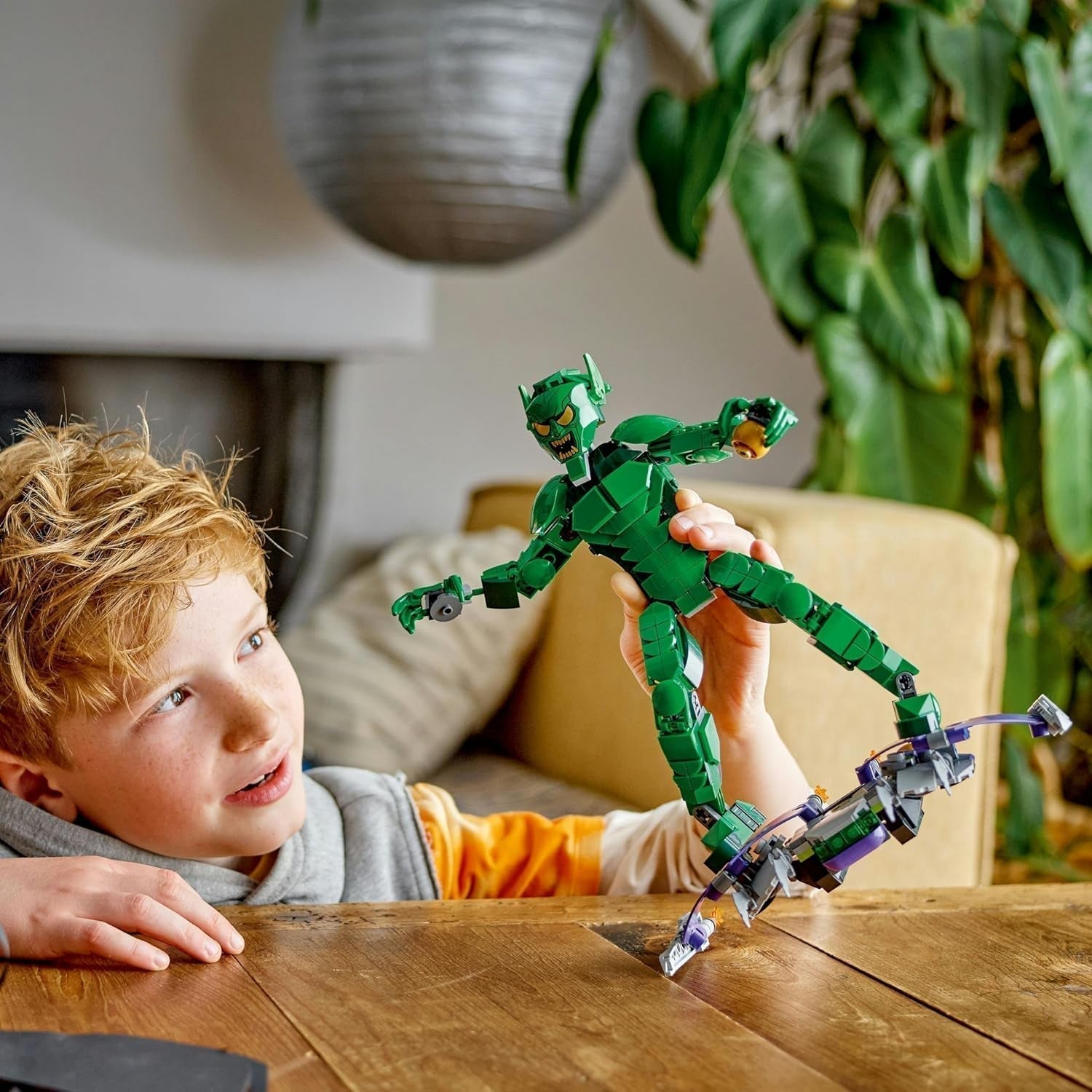 LEGO Marvel Green Goblin-byggefigur, Superskurk bevægeligt byggelegetøj til børn 8+, drenge og piger, Spider-Man-univers sæt med skydere og græskarbomber, Superheltegaveidé 76284 Byggesæt Besuche den LEGO-Store
