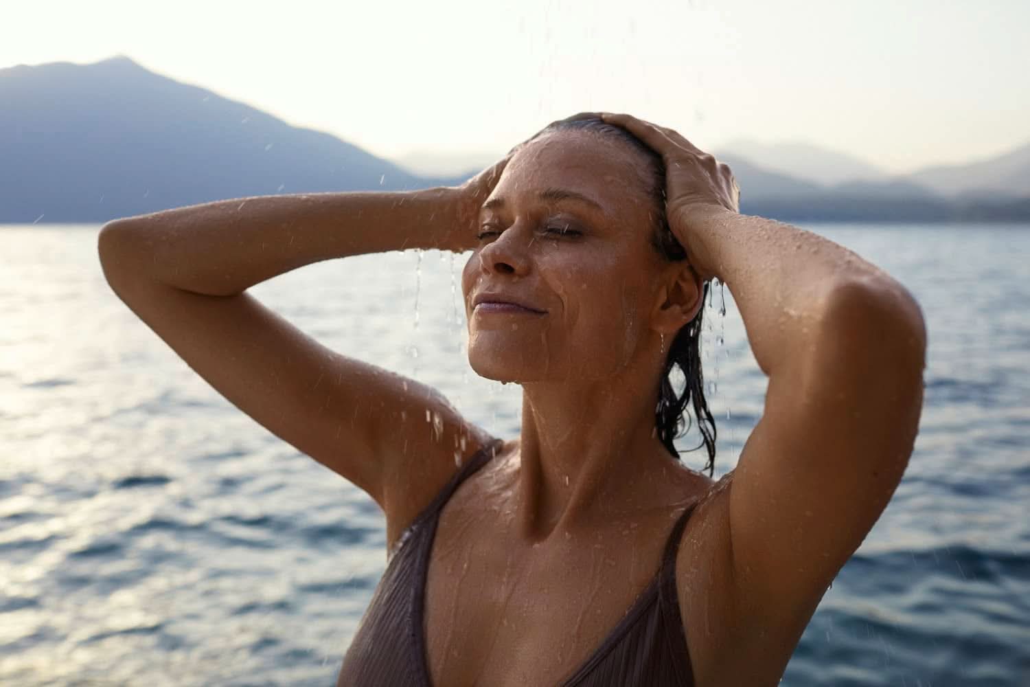 Kneipp Aroma, aromatisk shower gel med naturlige ekstrakter af blåbær, mallow og naturlig nærende olie, 200 ml Brusebad og bad Naty Shop