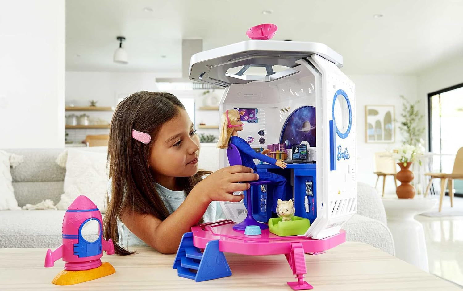 Barbie GXF27 - Space Station Space Adventure, Space Doll, Hvalp, Workstation, Space Scenes, 20 tilbehør, gavelegetøj til børn fra 3 år og opefter